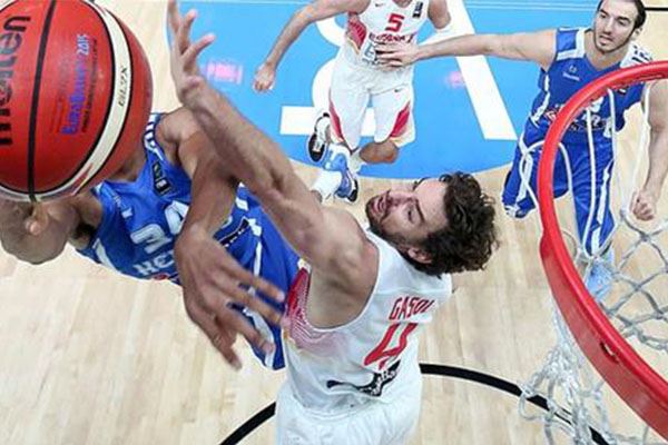 跟队：国米给比萨75万欧就能取消阿金桑米罗的买断权（跟队记者：国米只需向比萨支付75万欧即可取消阿金桑米罗的买断权）