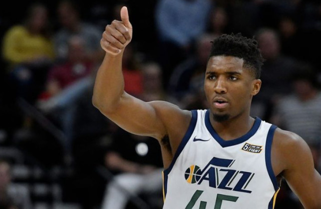 米歇尔：利瓦科维奇表示不愿比赛，加萨尼加曾在38度高烧出场（米歇尔曝：利瓦科维奇不愿出赛，加萨尼加曾发烧38℃仍出场）