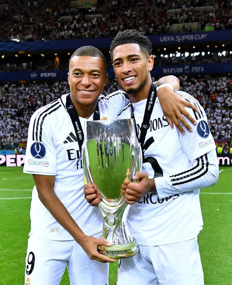 每体：由于拉什福德未来不确定，巴萨关注努萨、福法纳和马拉